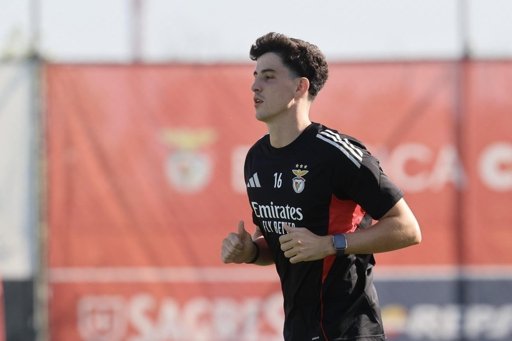 Jovens Manu Silva e Rodrigo Rêgo são as novidades na convocatória do Benfica para Amesterdão