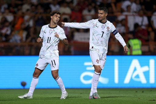 Ronaldo Recebe Globo Prestígio e Reflete sobre Futuro na Seleção