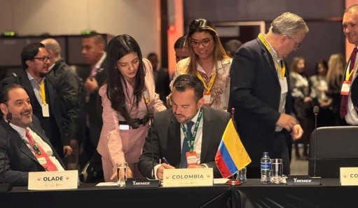 Gobierno interviene mercado eléctrico: generadores deberán vender 95% de su energía con contratos a largo plazo