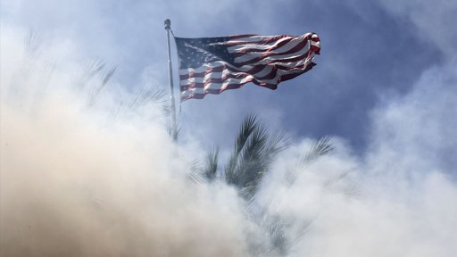 Política de Deportações Imediatas de Trump Enfrenta Obstáculos Judiciais