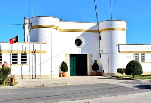 Ex-recluso tenta introduzir telemóveis na prisão de Alcoentre