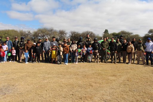 De la Vigilancia a la Solidaridad: Policías Reparten Juguetes y Alegría en Navidad
