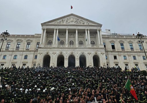 Liga dos Bombeiros Portugueses Ameaça com Bloqueios e Paralisação Nacional