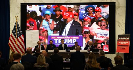 Les mouvements d'extrême droite européens renforcent leurs liens avec le MAGA américain