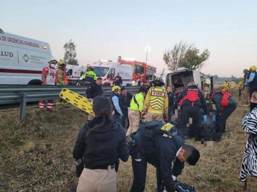 Tragedia en Michoacán: volcadura de autobús turístico deja al menos siete muertos