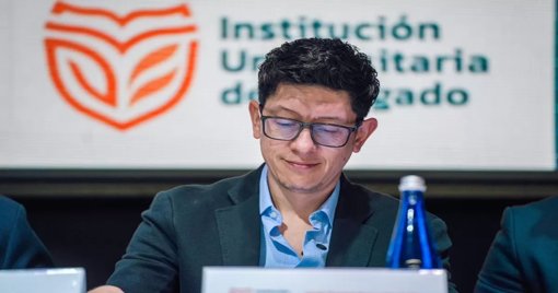 Ordenan y luego revocan arresto del ministro de Educación por desacato