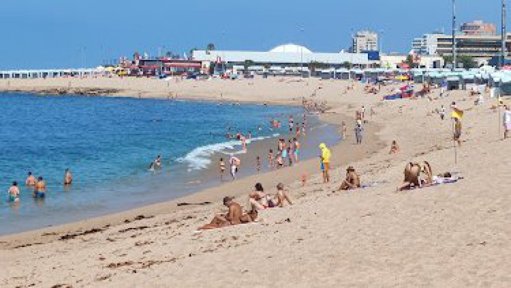 Contaminação em Praias Leva a Interdições e à Demissão de Administrador