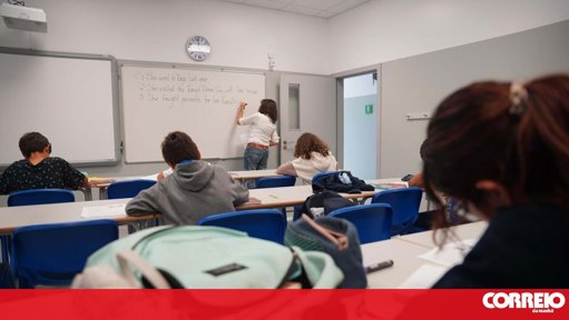 Governo Altera Concurso Extraordinário de Professores e Gera Reação Sindical