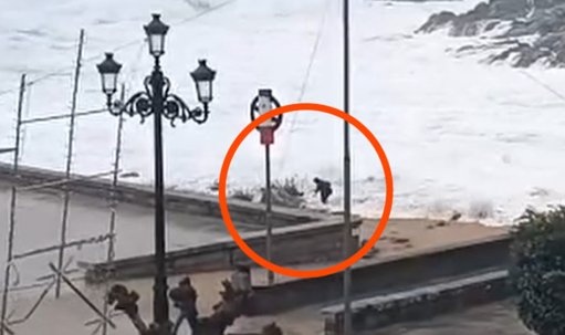 Turista alemã de 85 anos morre arrastada por onda enquanto tirava fotografia