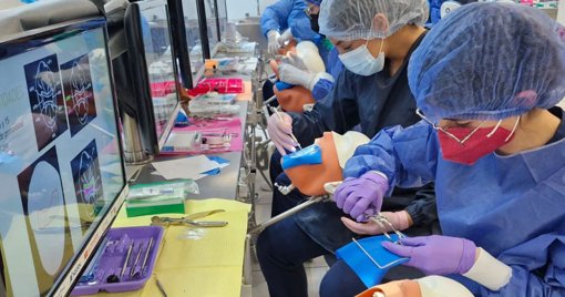 Estudiantes de Odontología de la UAS protestan por cobros y aumento de colegiaturas