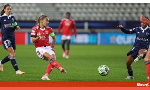 Benfica derrotado em Paris e com futuro complicado na Liga dos Campeões feminina