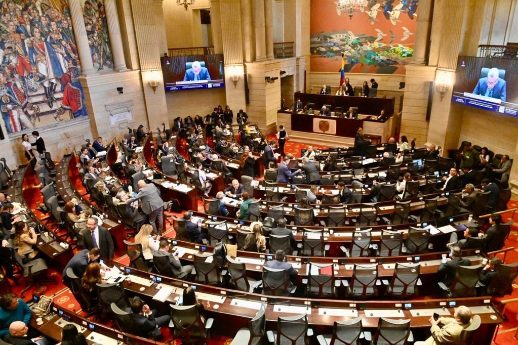 Impuestos ambientales a la gasolina y al carbono, claves en la reforma fiscal