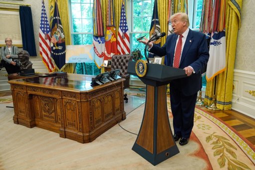 Trump Escala Tensión Comercial con China y Anuncia Aranceles del 100%