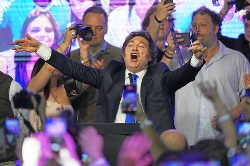 Grupo Salinas ofrece pagar 10% de su deuda fiscal de 74 mil mdp; gobierno niega acuerdo