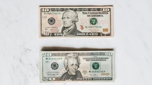 Peso Mexicano Inicia la Semana con Fuerte Apreciación Frente al Dólar