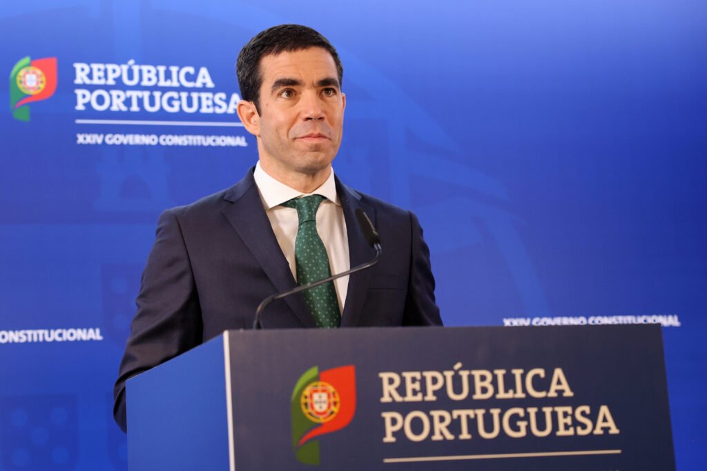 Governo Transpõe Diretiva Europeia para Proteger Consumidores em Cessões de Crédito