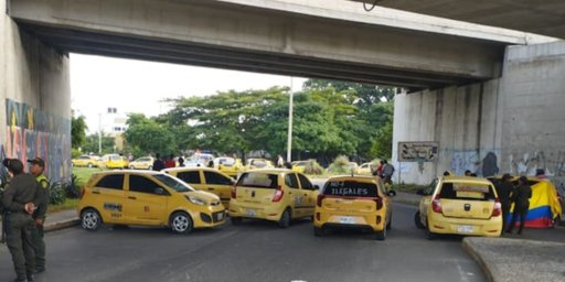 Gremio de transporte anuncia paro el 27 de noviembre por fotomultas y mal estado vial