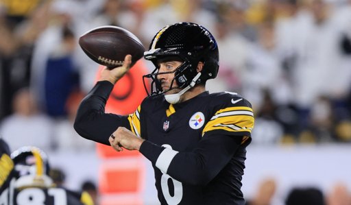 Aaron Rodgers regresa de una lesión y lidera a los Steelers