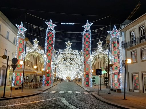 Iluminação de Natal em Viana do Castelo Antecipa-se e Capta Atenção Internacional