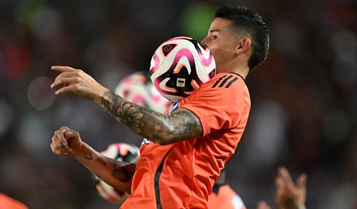 La posición del '10' está desapareciendo, según Cesc Fàbregas, quien cita a James como ejemplo