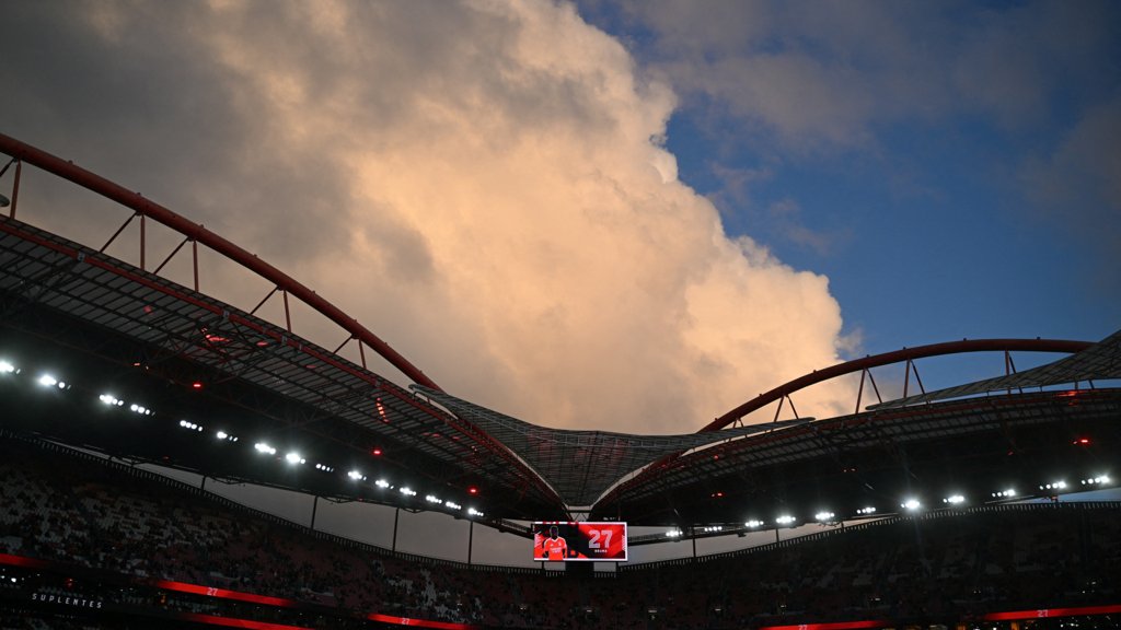 Jogo inaugural do Benfica na I Liga adiado devido a calendário da Liga dos Campeões