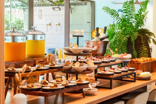 Evolution Cascais-Estoril innova con un brunch dominical centrado en el 'showcooking' de carnes y churrasco