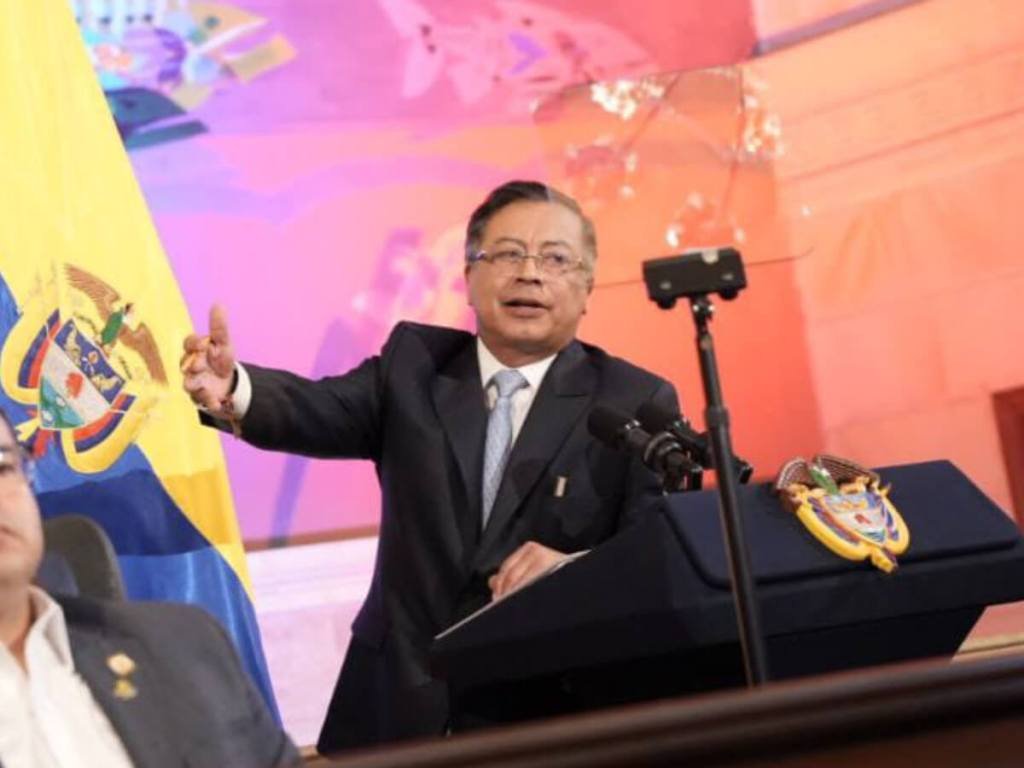 Petro inicia su último año de mandato con baja aprobación y un balance económico mixto