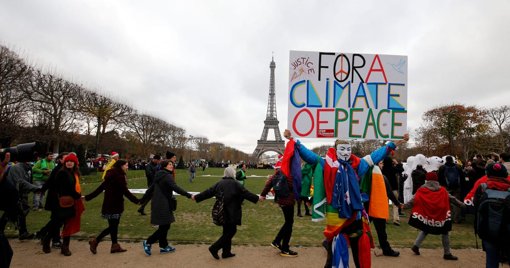 Dix ans après, l'Accord de Paris sur le climat face à une volonté politique mondiale défaillante