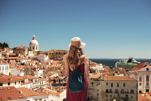 Turismo Massivo e Alojamento Local Transformam Centros Urbanos em 'Hotéis'