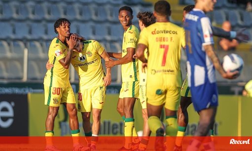 Prémios Mensais da II Liga Distribuídos por Vários Clubes