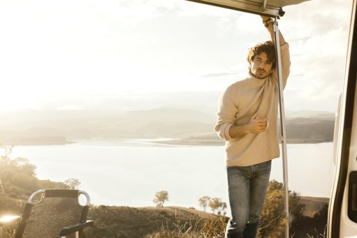 Crise habitacional força jovens a emigrar ou a adotar soluções de vida precárias