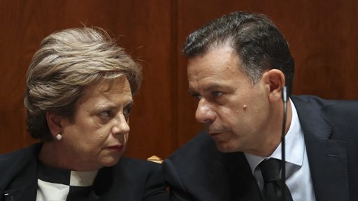 Governo e Oposição em Confronto no Parlamento sobre Incêndios