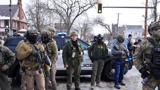 Mujer estadounidense muere por disparos de agente de ICE en Minneapolis