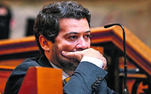 Detenção de Mandatário do Chega por Suspeita de Fogo Posto Gera Crise no Partido