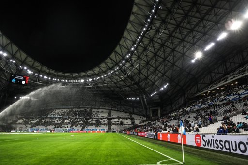 Tensions et alliances inattendues entre supporters en marge d'OM-Newcastle