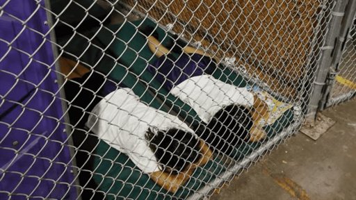 Aumenta el uso de aislamiento en centros de detención de migrantes de ICE