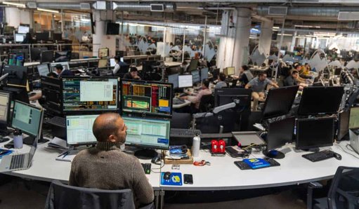 Analistas Prefieren Acciones de Davivienda y Mineros en el Mercado Colombiano