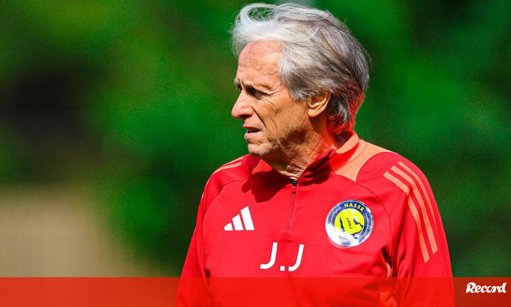 Jorge Jesus poupa Cristiano Ronaldo em jogo da Liga dos Campeões Asiática