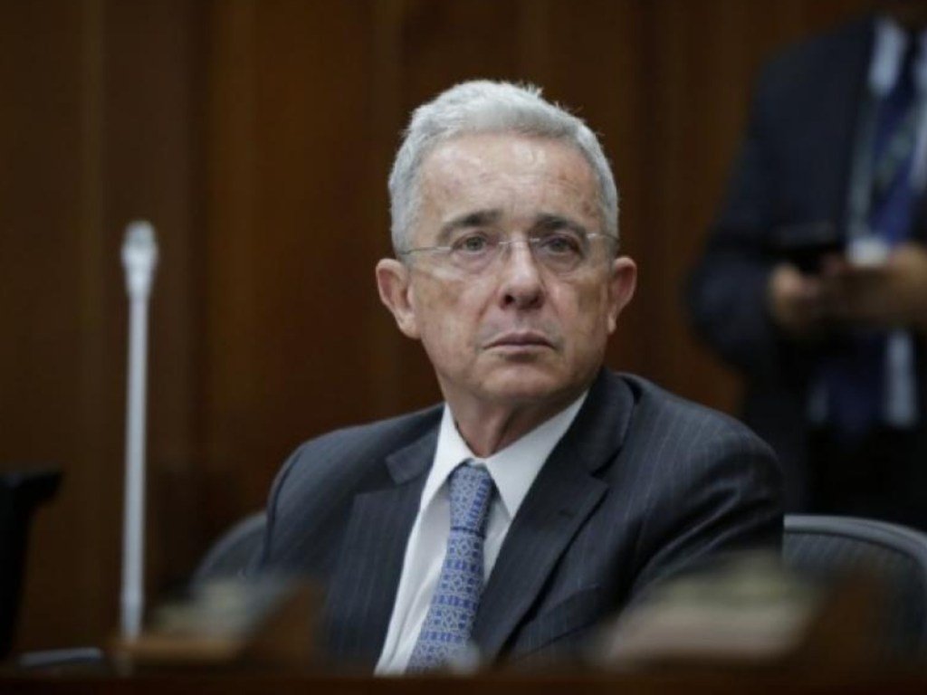 Veredicto inminente en el juicio contra Álvaro Uribe agudiza la polarización política