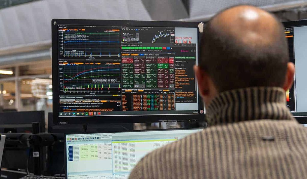 Inversionistas extranjeros vendieron una cifra récord de $13 billones en bonos del Gobierno en julio