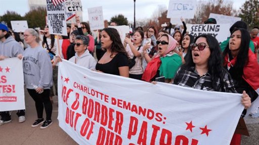 Intensifican redadas migratorias en ciudades de EE.
UU. generando protestas y rechazo local