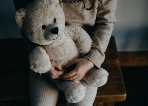 Aluna Denuncia Abusos Sexuais do Padrasto a Professora Após Ação de Sensibilização na Escola