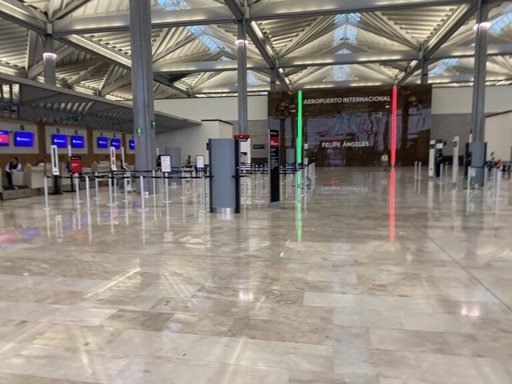 EE.
UU. Cancela 13 Rutas Aéreas desde México en Represalia por Políticas del AIFA