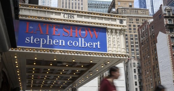 Cancelamento do "The Late Show" de Stephen Colbert Suscita Debate sobre Pressões Políticas