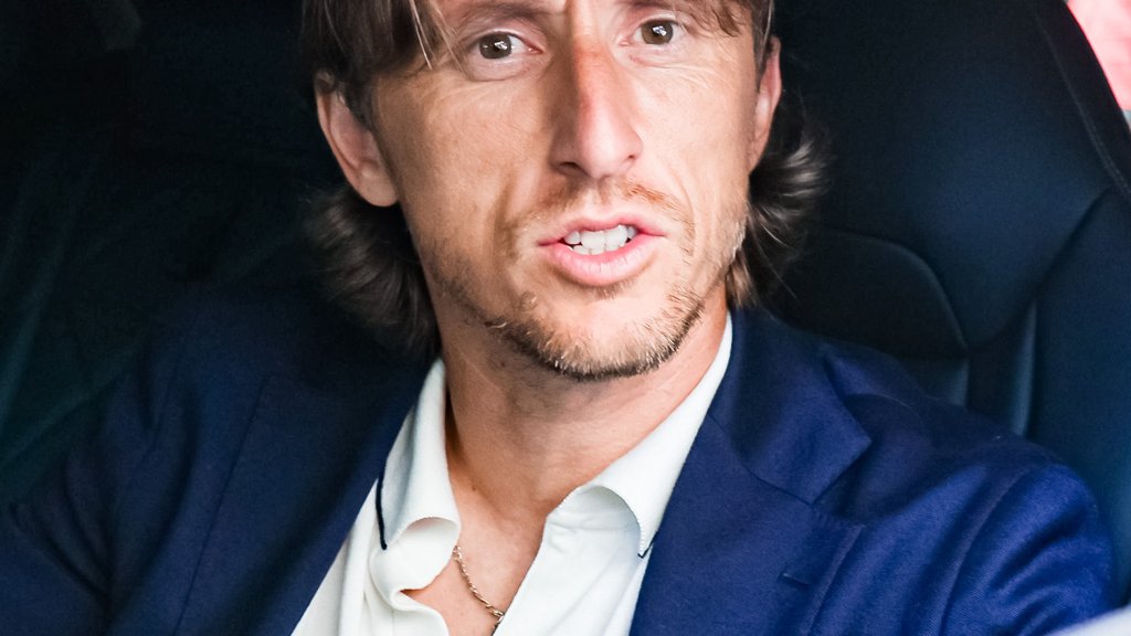 Luka Modrić Apresentado no AC Milan com a Liga dos Campeões como "Objetivo Mínimo"