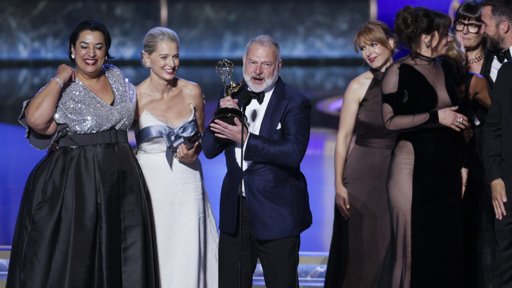 Emmy Awards 2025: "Adolescência", "The Studio" e "The Pitt" dominam a noite