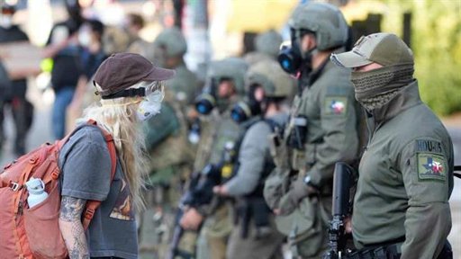 Trump Ordena Despliegue Militar en Portland para Proteger Instalaciones Federales