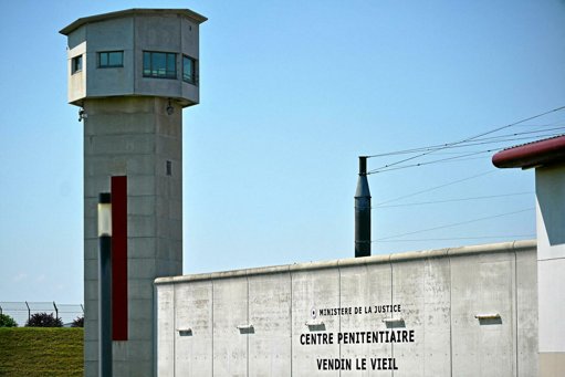 Un narcotrafiquant obtient une permission de sortie, déclenchant une vive polémique