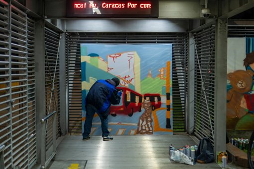 La Bienal de Arte BOG25 transforma TransMilenio en una galería urbana
