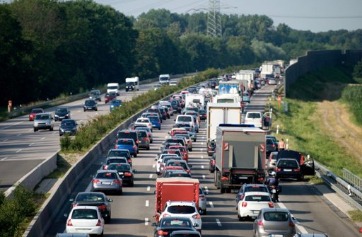 Un week-end de départs en vacances classé rouge sur les routes de la région lyonnaise
